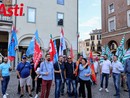 Un'immagine della manifestazione sindacale anti caporalato svoltasi ieri pomeriggio nel centro di Asti. A fine articolo ulteriori immagini della galleria fotografica a cura di Merfephoto - Efrem Zanchettin