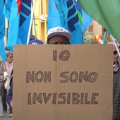 Il corteo contro il caporalato ad Alba, svoltosi sabato 24 ottobre