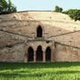 Il cortile dell'ex asilo infantile Regina Elena