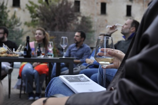 Cultura e convivialità: Cuba Libri invita la città a spingersi... FuoriLuogo Cultura e convivialità: Cuba Libri invita la città a spingersi... FuoriLuogo