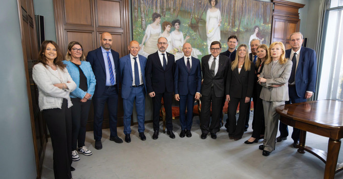 Il presidente Rasero e il neo AD con i membri del nuovo consiglio di amministrazione dell'Istituto
