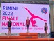 La giovanissima atleta sul gradino più alto del podio e, a fine articolo, ritratta con le tre medaglie vinte