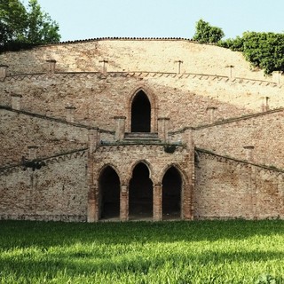 Il cortile dell'ex asilo infantile Regina Elena