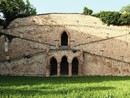 Il cortile dell'ex asilo infantile Regina Elena