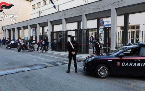 Metal detector a scuola, il Governo accelera: "Tuteliamo la libertà di studenti e docenti"