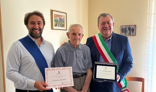 Calosso festeggia i 100 anni di Carmelino Grasso