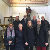 Il sindaco Macchia e i volontari nella chiesa di San Rocco