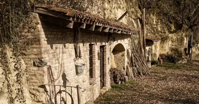 Le Case Grotta di Mombarone riconosciute di notevole interesse pubblico