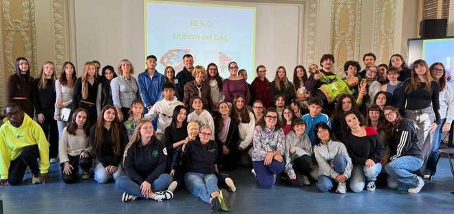 La Croce verde con gli studenti dell'Alfieri La Croce verde con gli studenti dell'Alfieri