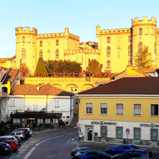 Il castello di Costigliole d'Asti visto dal Municipio