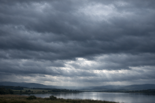 Meteo Astigiano, cieli grigi e deboli piogge. La tendenza: torna il sereno a metà settimana