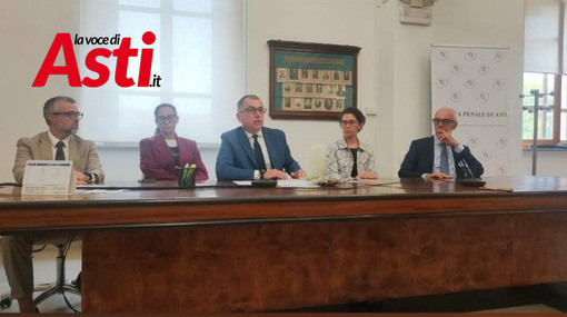 Al cento dell'immagine l'avvocato Gatti, ultimo a destra l'avvocato Avidano Al cento dell'immagine l'avvocato Gatti, ultimo a destra l'avvocato Avidano