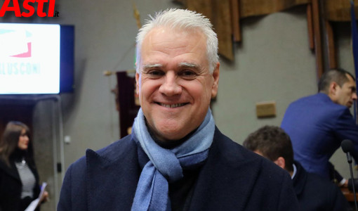 Il ministro Zangrillo durante un congresso di Forza Italia ad Asti Il ministro Zangrillo durante un congresso di Forza Italia ad Asti