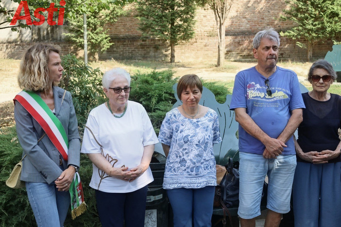 La vicesindaca Morra con la famiglia e l'amico sopravvissuto di Alganon (MerfePhoto)