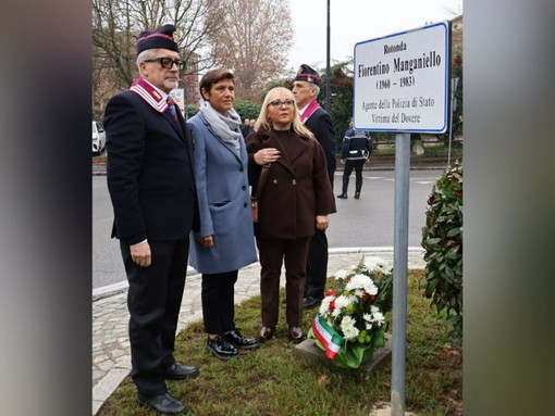 Nell'immagine, da sinistra a destra: il presidente Faita, il questore Di Donato e la signora Marinella Lepre, vedova dell'agente ucciso Nell'immagine, da sinistra a destra: il presidente Faita, il questore Di Donato e la signora Marinella Lepre, vedova dell'agente ucciso