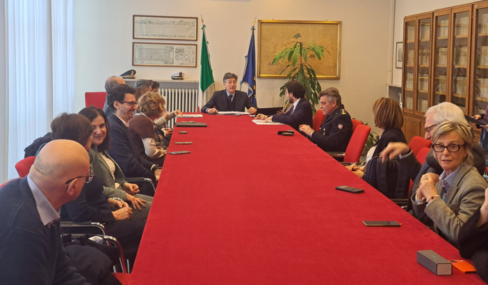 Sicurezza nelle scuole: un tavolo permanente tra Prefettura, forze dell’ordine e presidi per prevenire l’illegalità