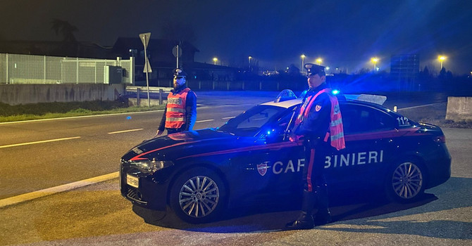 Non si ferma all'alt e scappa per chilometri: arrestato dai carabinieri alle porte di Asti Non si ferma all'alt e scappa per chilometri: arrestato dai carabinieri alle porte di Asti
