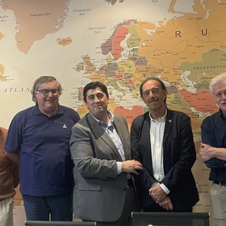 L’astigiano Francesco Marzo (il quarto da sinistra) con i componenti del nuovo Consiglio Direttivo del CSV Piemonte