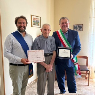 Calosso festeggia i 100 anni di Carmelino Grasso