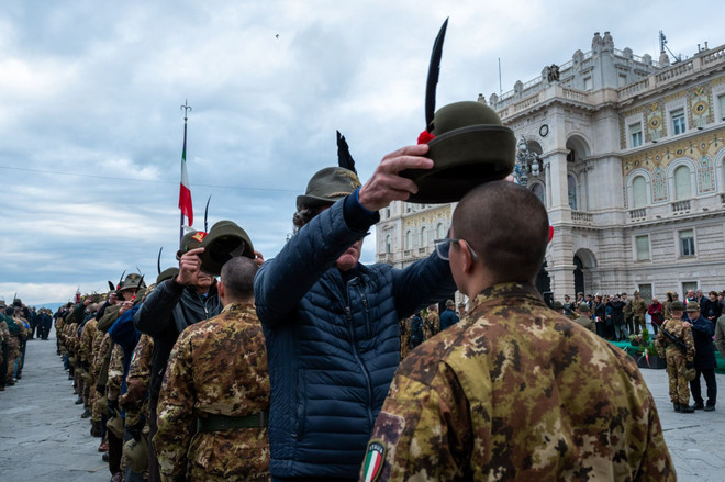 Un'immagine della cerimonia del cappello Un'immagine della cerimonia del cappello