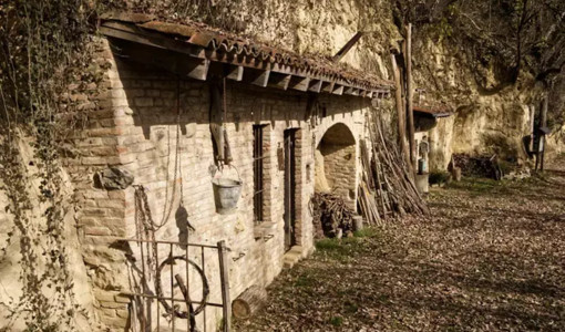 Le Case Grotta di Mombarone riconosciute di notevole interesse pubblico Le Case Grotta di Mombarone riconosciute di notevole interesse pubblico
