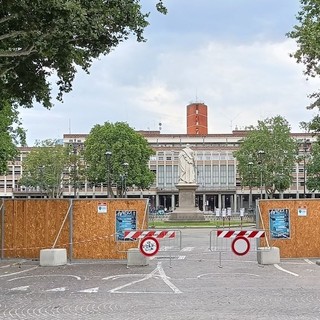 Divieti in piazza Alfieri in preparazione della scorsa edizione della rassegna