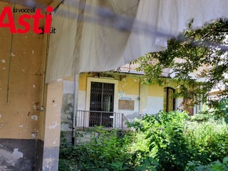 Lo stato di degrado in cui versa l'ex circolo