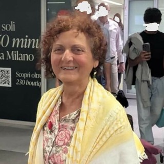 Dina Alberizia fotografata all'aeroporto di Torino (immagine tratta da Facebook)