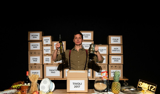 A Coazzolo il cibo diventa teatro: in scena “Food box”, 25 storie da aprire e da gustare A Coazzolo il cibo diventa teatro: in scena “Food box”, 25 storie da aprire e da gustare