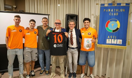 Nella foto, da sinistra: Alberto Solaro (preparatore dei portieri), Fabio Montauro (esterno), Herman Patanè (allenatore) e Marco Caccialupi (DG)