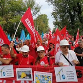 Alcune immagini (le restanti a fine articolo) relative la partecipazione astigiana alla manifestazione sindacale