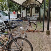 Alcune immagini del degrado che affligge la zona della stazione
