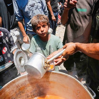 Massiccia risposta astigiana all'appello pro Gaza: raccolti 13 mila euro e 750 kg di cibo in 48 ore