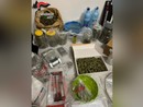 La droga e il materiale per il confezionamento posto sotto sequestro La droga e il materiale per il confezionamento posto sotto sequestro
