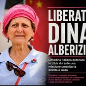 Un flashmob in piazza per rompere il silenzio sui volontari italiani bloccati in Libia