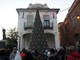 A Scurzolengo è arrivato il Natale con un albero in pizzo alto sei metri