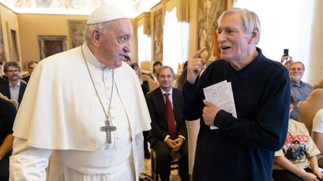 Don Ciotti ritratto con Papa Francesco (ph. Vatican News)