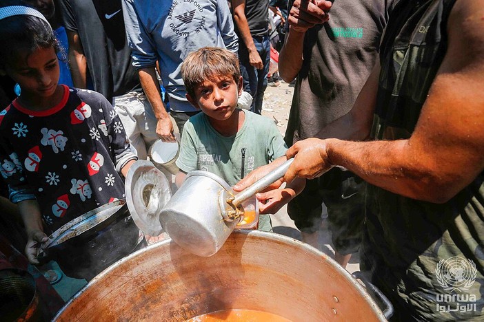 Massiccia risposta astigiana all'appello pro Gaza: raccolti 13 mila euro e 750 kg di cibo in 48 ore
