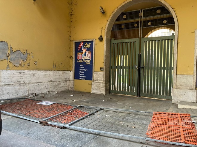 Immagine d'archivio del degrado all'ex ospedale Immagine d'archivio del degrado all'ex ospedale