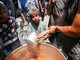 Massiccia risposta astigiana all'appello pro Gaza: raccolti 13 mila euro e 750 kg di cibo in 48 ore