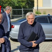 Don Ciotti con il vescovo Prastaro per ricevere la cittadinanza onoraria a Isola d'Asti (2023 MerfePhoto) Don Ciotti con il vescovo Prastaro per ricevere la cittadinanza onoraria a Isola d'Asti (2023 MerfePhoto)