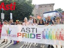 Il direttivo Asti Pride con La Pina, voce e volto noto di Radio Deejay, madrina della scorsa edizione del Pride (ph. Merfephoto - Efrem Zanchettin)