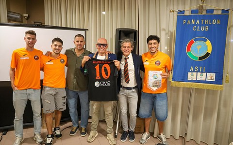 Nella foto, da sinistra: Alberto Solaro (preparatore dei portieri), Fabio Montauro (esterno), Herman Patanè (allenatore) e Marco Caccialupi (DG)