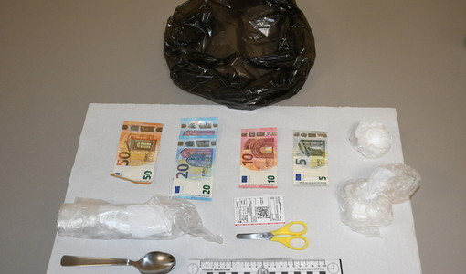 Fermato alla stazione di Asti con 80 grammi di cocaina, era ricercato per precedenti condanne Fermato alla stazione di Asti con 80 grammi di cocaina, era ricercato per precedenti condanne