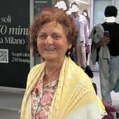 Dina Alberizia fotografata all'aeroporto di Milano Linate (immagine tratta da Facebook)