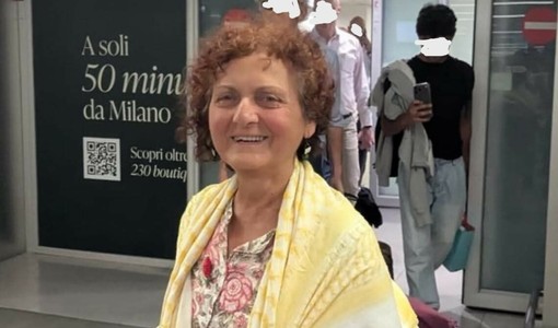 Dina Alberizia fotografata all'aeroporto di Torino (immagine tratta da Facebook)
