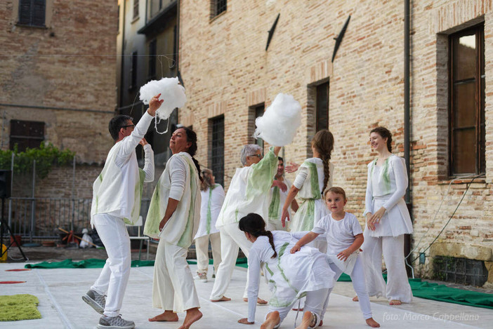 Danza inclusiva ed empatia: a Canelli cala il sipario sulla rassegna estiva Danza inclusiva ed empatia: a Canelli cala il sipario sulla rassegna estiva