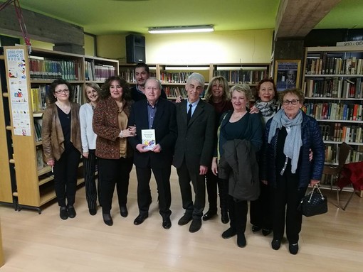 Enzo Aliberti con gli amici della Biblioteca Monticone
