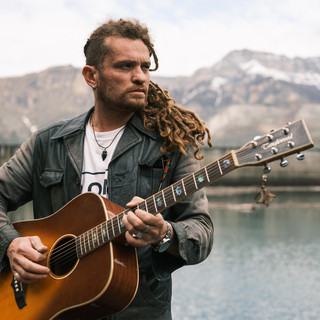 Un canto di Natale dalle colline astigiane: Esma e l'infinito cerchio dei ricordi