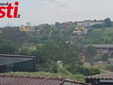 L'elisoccorso si alza in volo dopo aver caricato l'infortunato